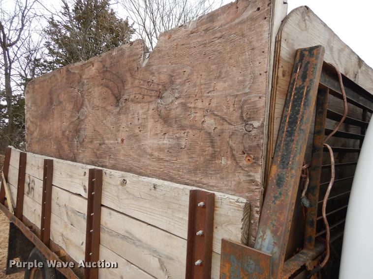 image for item J5627 2002 Ford F350 Super Duty XL flatbed pickup truck