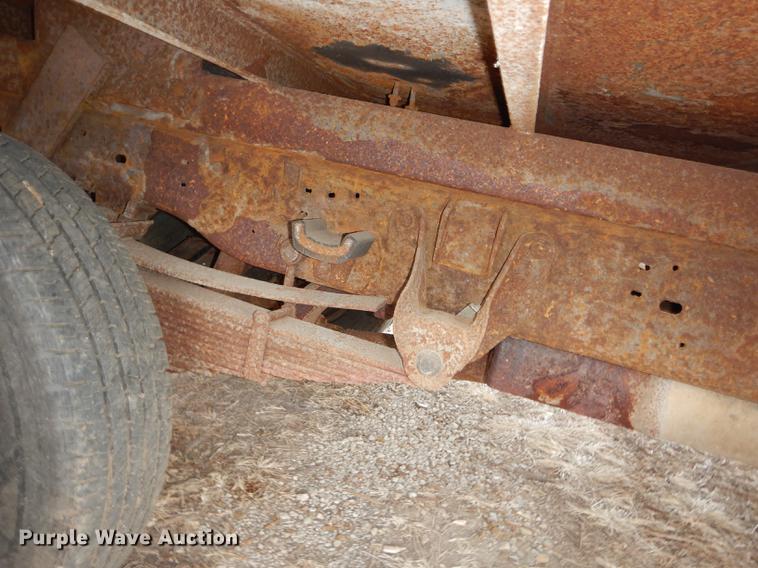 image for item J5627 2002 Ford F350 Super Duty XL flatbed pickup truck