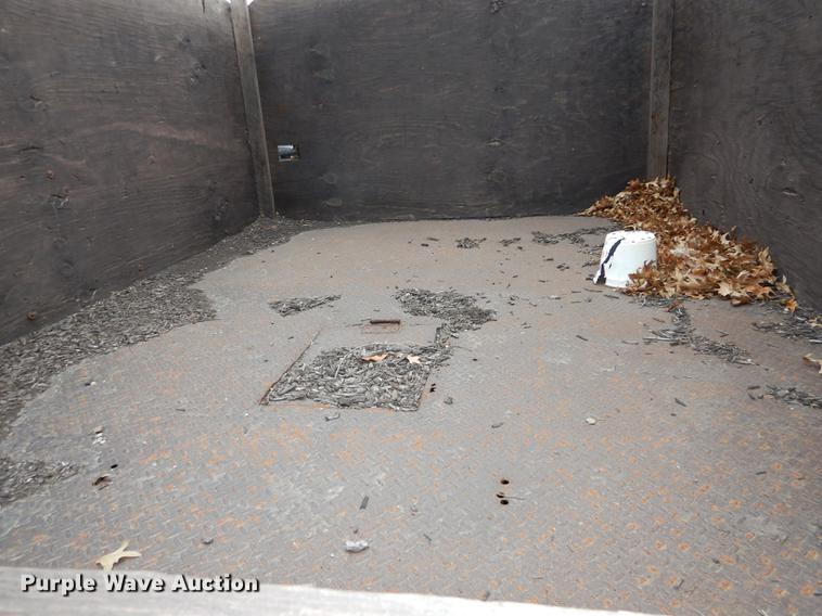 image for item J5627 2002 Ford F350 Super Duty XL flatbed pickup truck