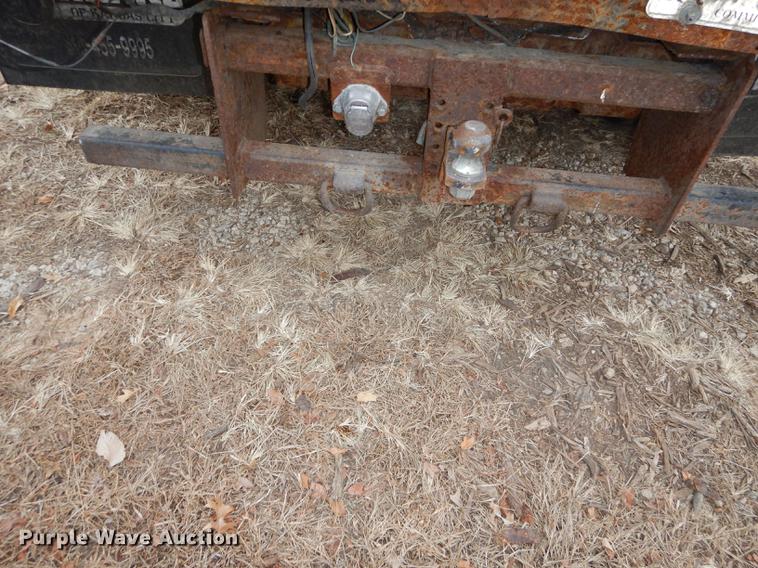 image for item J5627 2002 Ford F350 Super Duty XL flatbed pickup truck