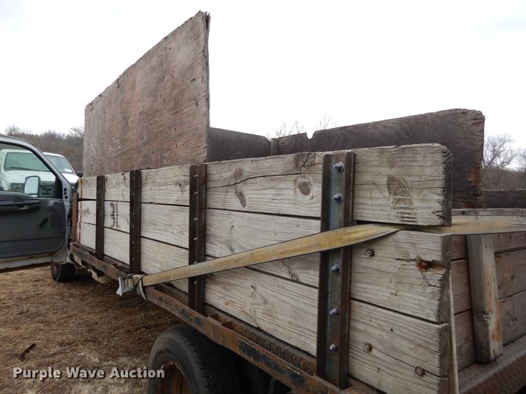 image for item J5627 2002 Ford F350 Super Duty XL flatbed pickup truck