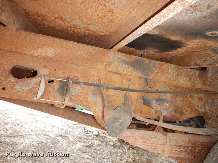 image for item J5627 2002 Ford F350 Super Duty XL flatbed pickup truck