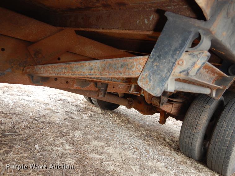 image for item J5627 2002 Ford F350 Super Duty XL flatbed pickup truck