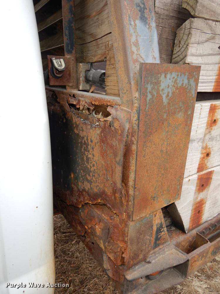 image for item J5627 2002 Ford F350 Super Duty XL flatbed pickup truck