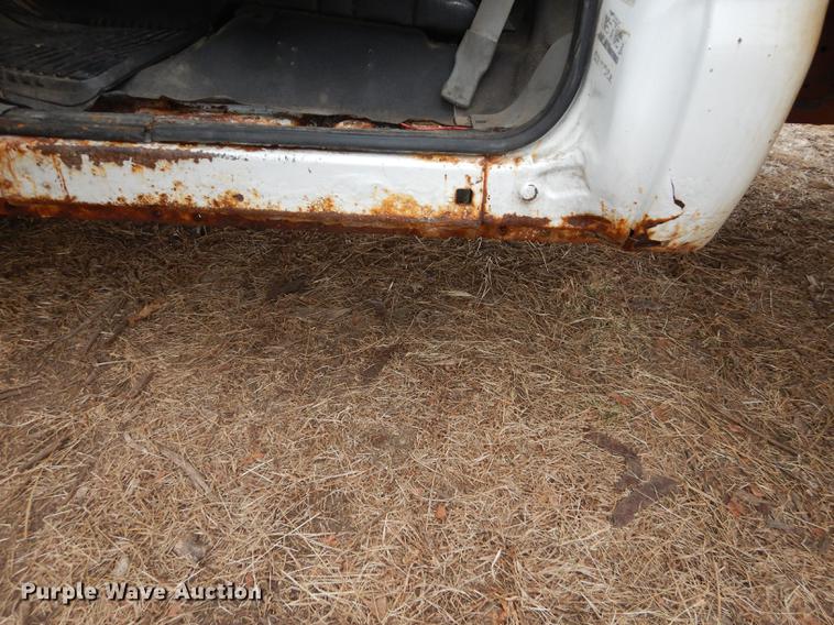 image for item J5627 2002 Ford F350 Super Duty XL flatbed pickup truck