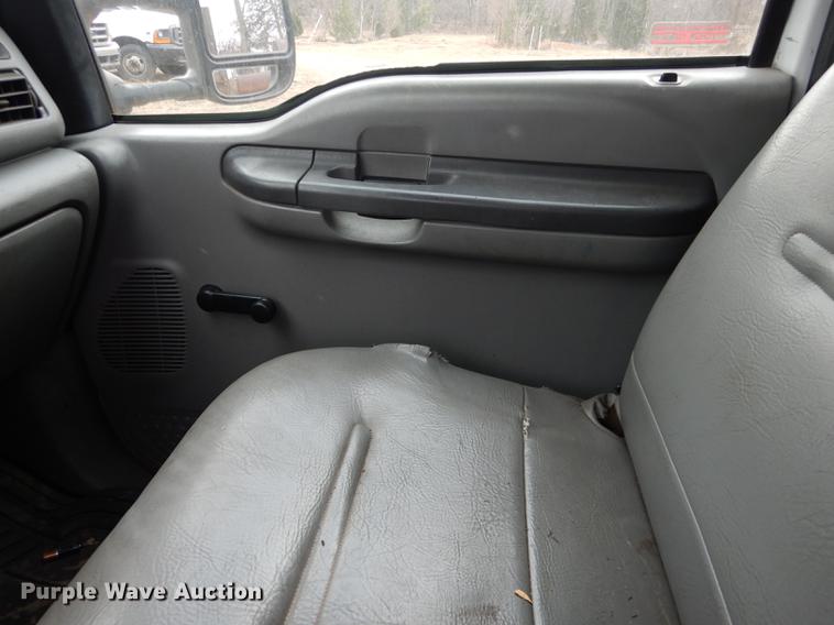 image for item J5627 2002 Ford F350 Super Duty XL flatbed pickup truck