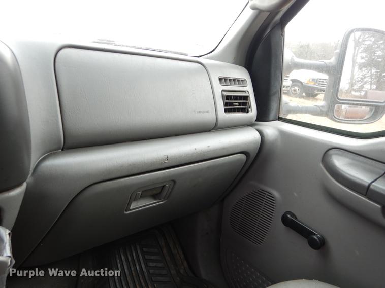 image for item J5627 2002 Ford F350 Super Duty XL flatbed pickup truck