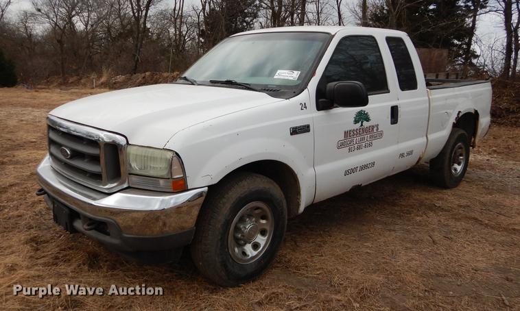 image for item J5628 2004 Ford F250 Super Duty XL SuperCab pickup truck