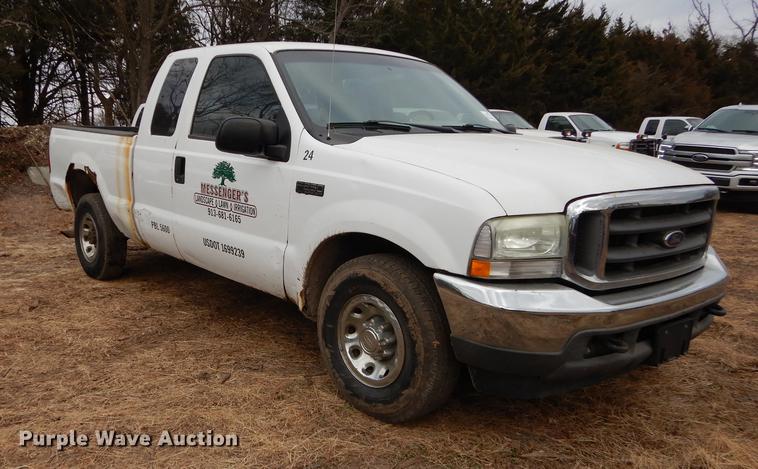 image for item J5628 2004 Ford F250 Super Duty XL SuperCab pickup truck