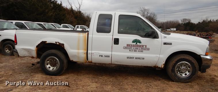 image for item J5628 2004 Ford F250 Super Duty XL SuperCab pickup truck