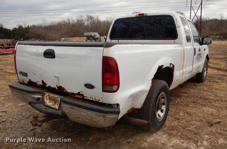 image for item J5628 2004 Ford F250 Super Duty XL SuperCab pickup truck