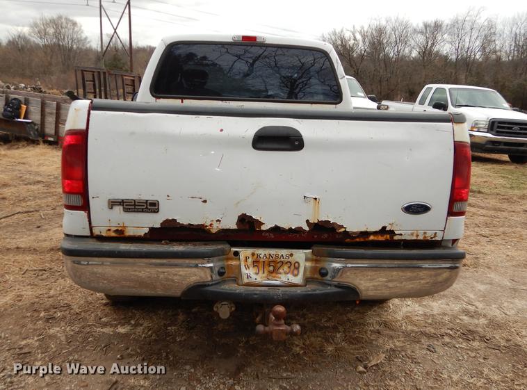 image for item J5628 2004 Ford F250 Super Duty XL SuperCab pickup truck