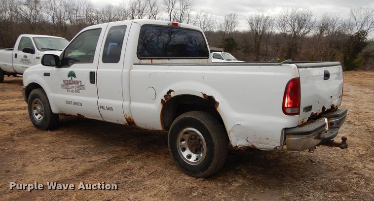 image for item J5628 2004 Ford F250 Super Duty XL SuperCab pickup truck
