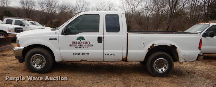 image for item J5628 2004 Ford F250 Super Duty XL SuperCab pickup truck