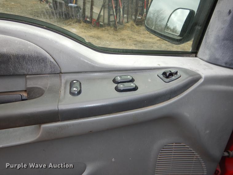 image for item J5628 2004 Ford F250 Super Duty XL SuperCab pickup truck