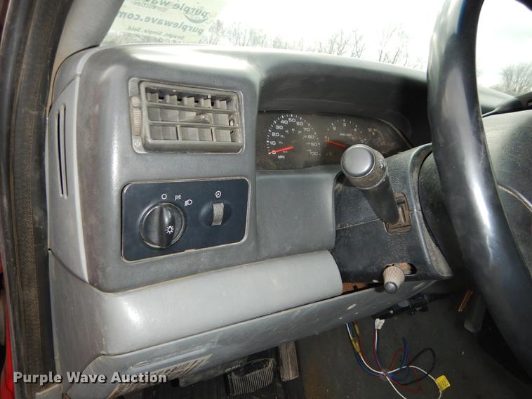 image for item J5628 2004 Ford F250 Super Duty XL SuperCab pickup truck