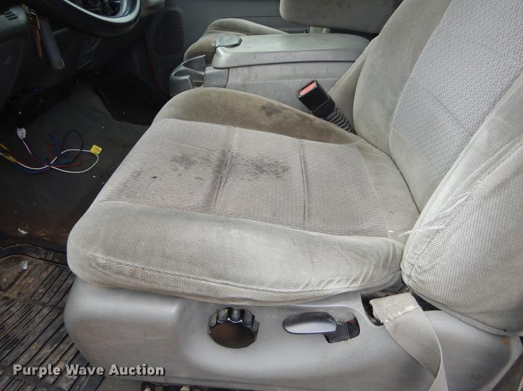 image for item J5628 2004 Ford F250 Super Duty XL SuperCab pickup truck