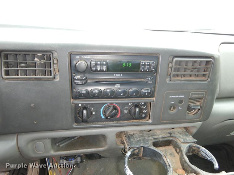 image for item J5628 2004 Ford F250 Super Duty XL SuperCab pickup truck