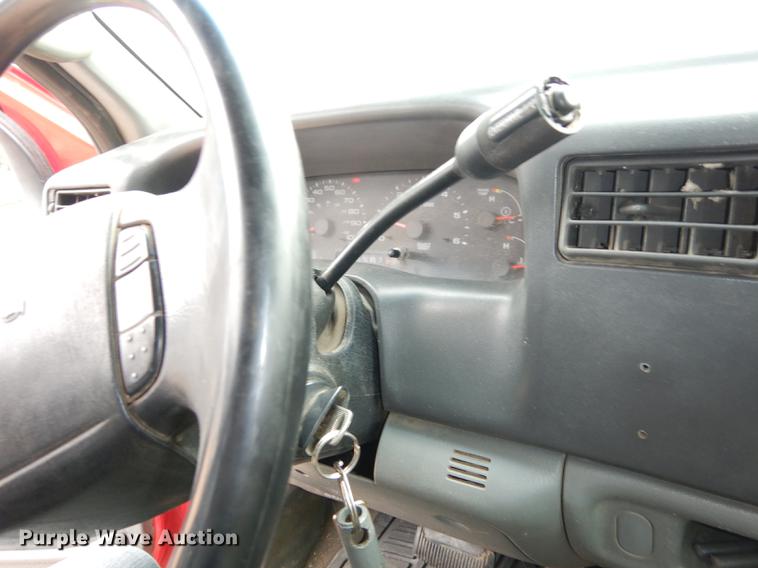 image for item J5628 2004 Ford F250 Super Duty XL SuperCab pickup truck