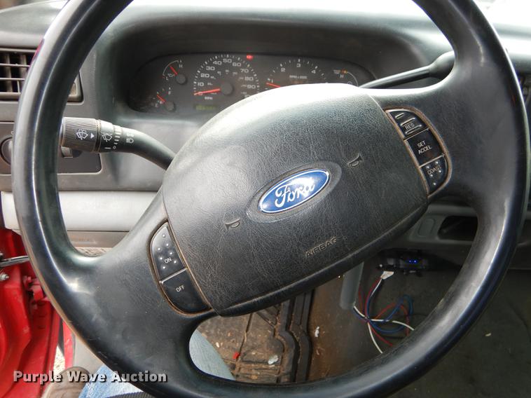 image for item J5628 2004 Ford F250 Super Duty XL SuperCab pickup truck