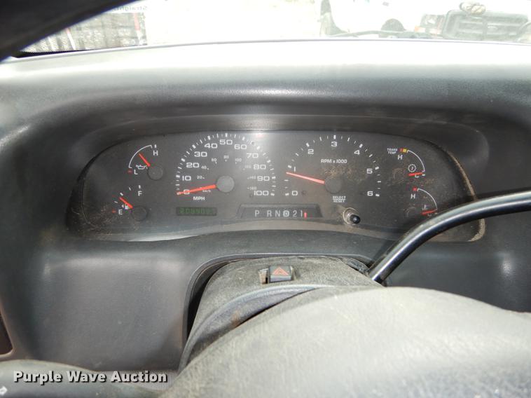 image for item J5628 2004 Ford F250 Super Duty XL SuperCab pickup truck