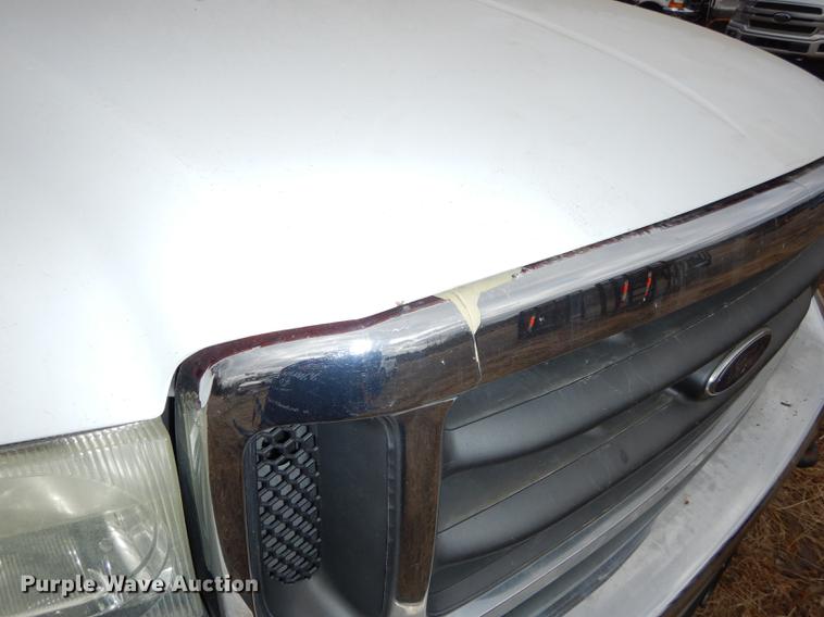 image for item J5628 2004 Ford F250 Super Duty XL SuperCab pickup truck