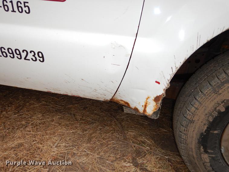 image for item J5628 2004 Ford F250 Super Duty XL SuperCab pickup truck