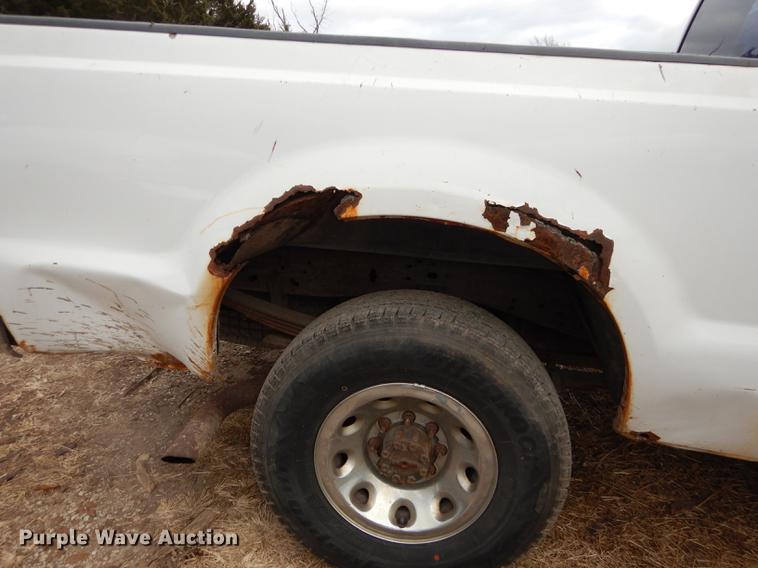 image for item J5628 2004 Ford F250 Super Duty XL SuperCab pickup truck