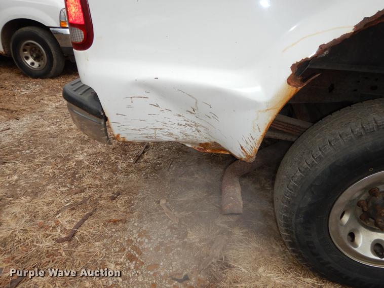 image for item J5628 2004 Ford F250 Super Duty XL SuperCab pickup truck