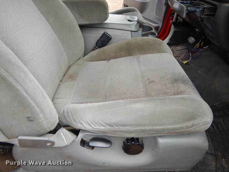 image for item J5628 2004 Ford F250 Super Duty XL SuperCab pickup truck