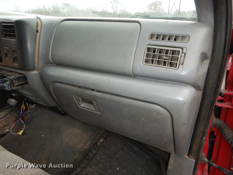 image for item J5628 2004 Ford F250 Super Duty XL SuperCab pickup truck