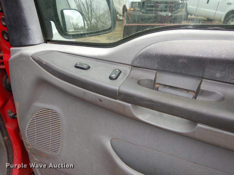 image for item J5628 2004 Ford F250 Super Duty XL SuperCab pickup truck