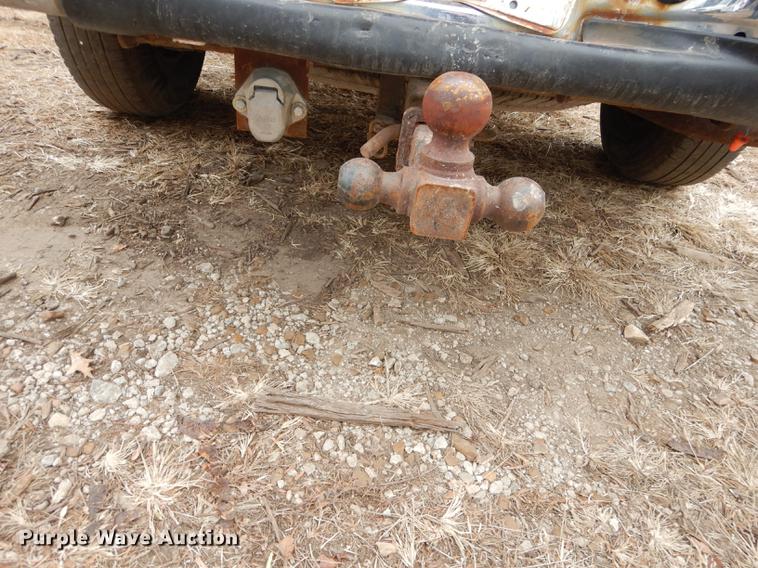 image for item J5628 2004 Ford F250 Super Duty XL SuperCab pickup truck