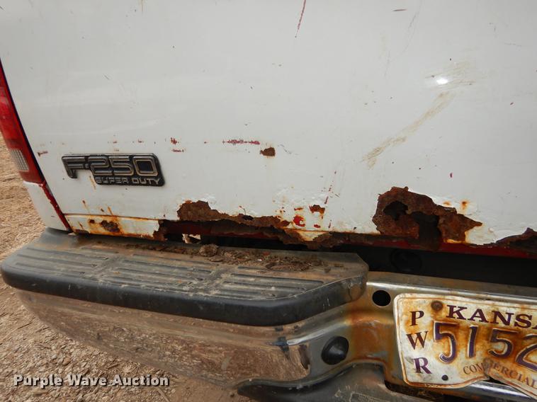 image for item J5628 2004 Ford F250 Super Duty XL SuperCab pickup truck