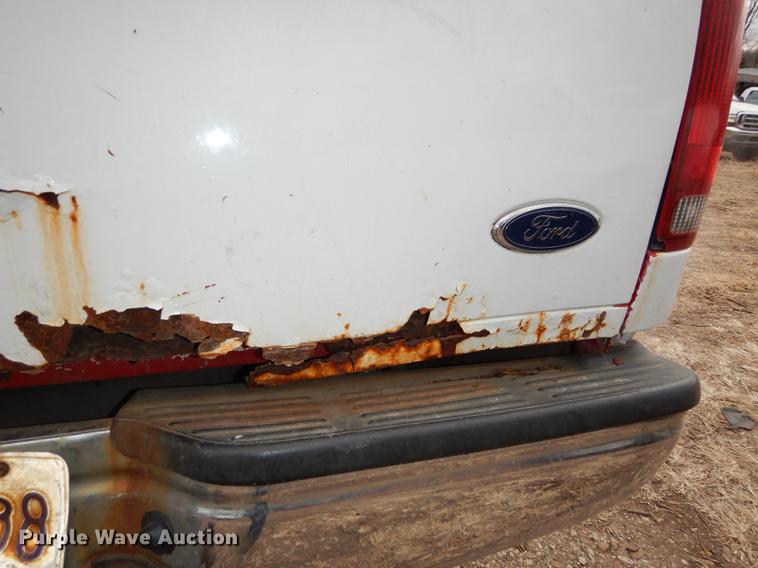 image for item J5628 2004 Ford F250 Super Duty XL SuperCab pickup truck