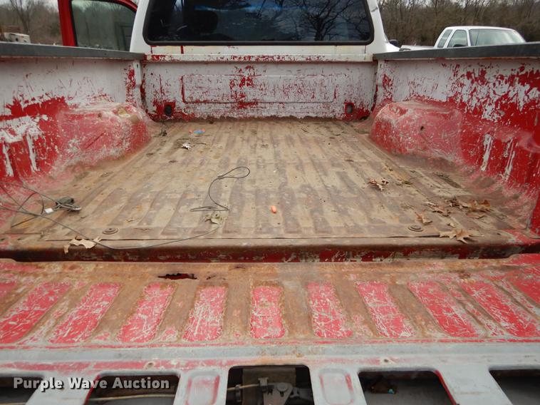 image for item J5628 2004 Ford F250 Super Duty XL SuperCab pickup truck