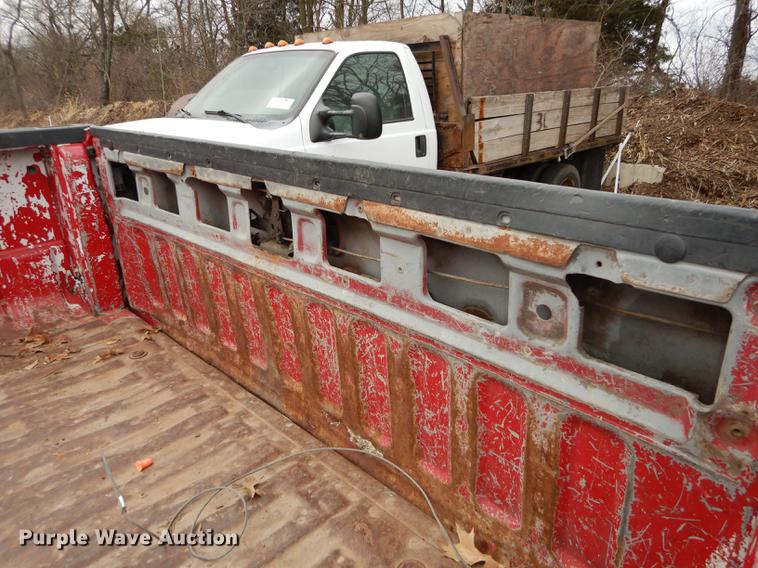 image for item J5628 2004 Ford F250 Super Duty XL SuperCab pickup truck