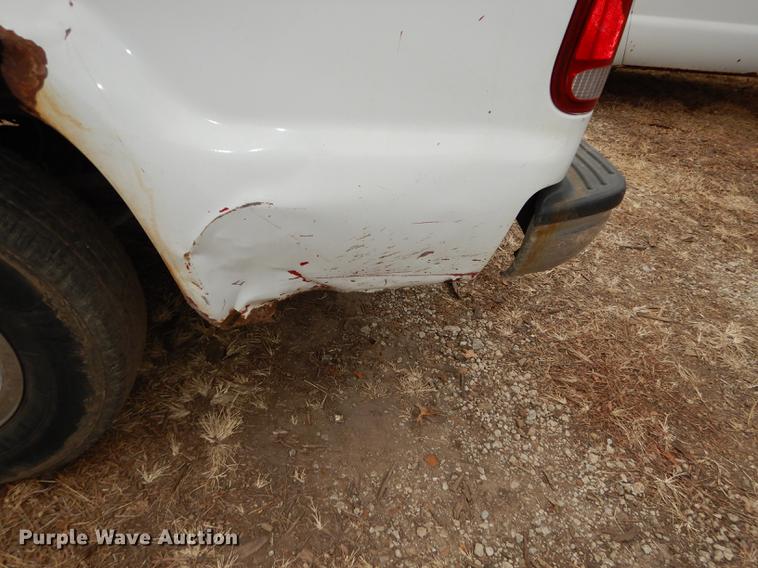 image for item J5628 2004 Ford F250 Super Duty XL SuperCab pickup truck