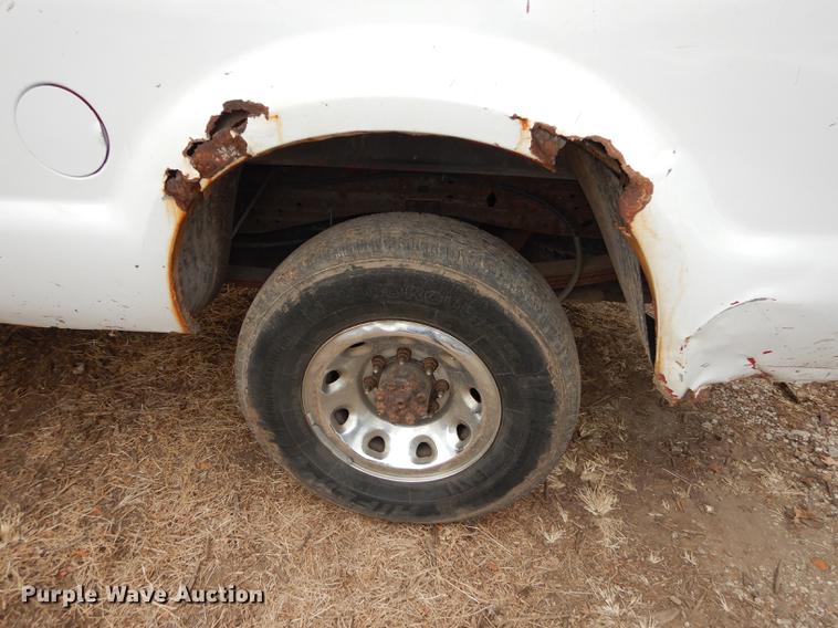 image for item J5628 2004 Ford F250 Super Duty XL SuperCab pickup truck