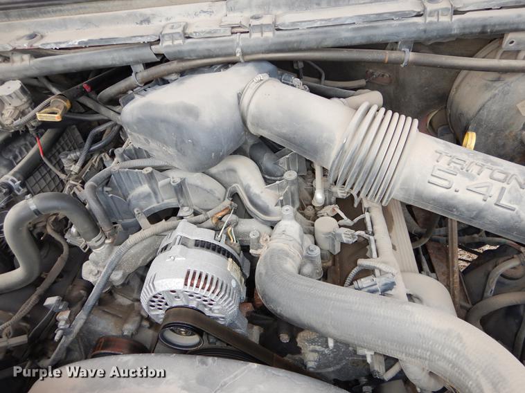 image for item J5628 2004 Ford F250 Super Duty XL SuperCab pickup truck