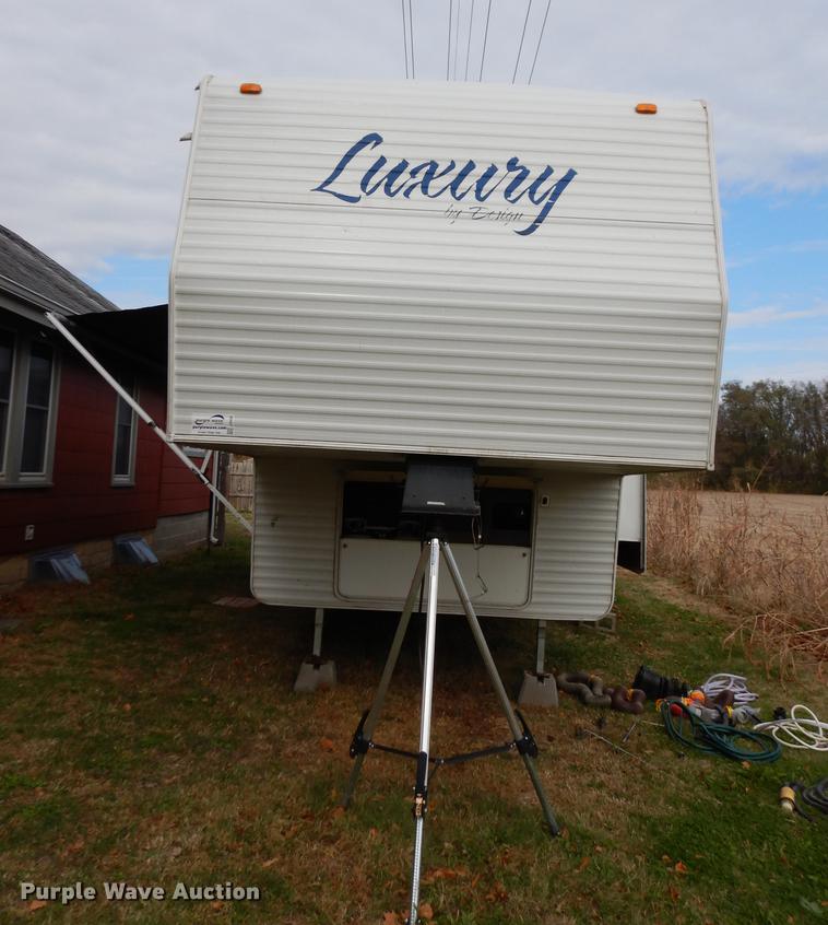 image for item J5632 2009 Luxury FW camper