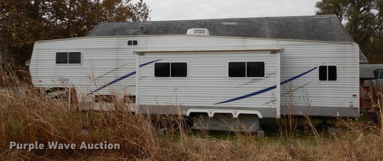 image for item J5632 2009 Luxury FW camper