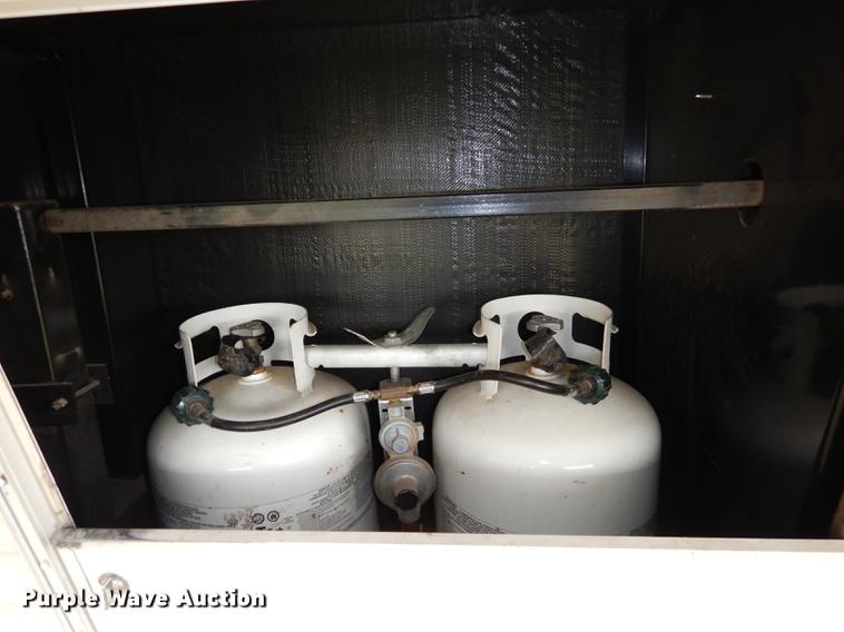 image for item J5632 2009 Luxury FW camper