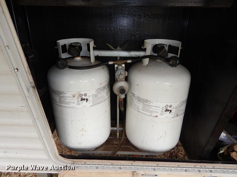 image for item J5632 2009 Luxury FW camper