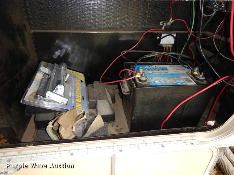 image for item J5632 2009 Luxury FW camper