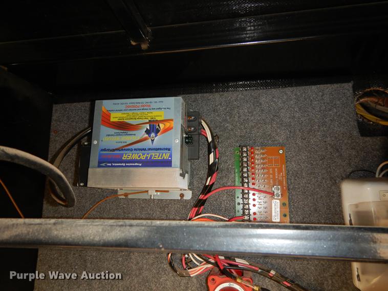 image for item J5632 2009 Luxury FW camper