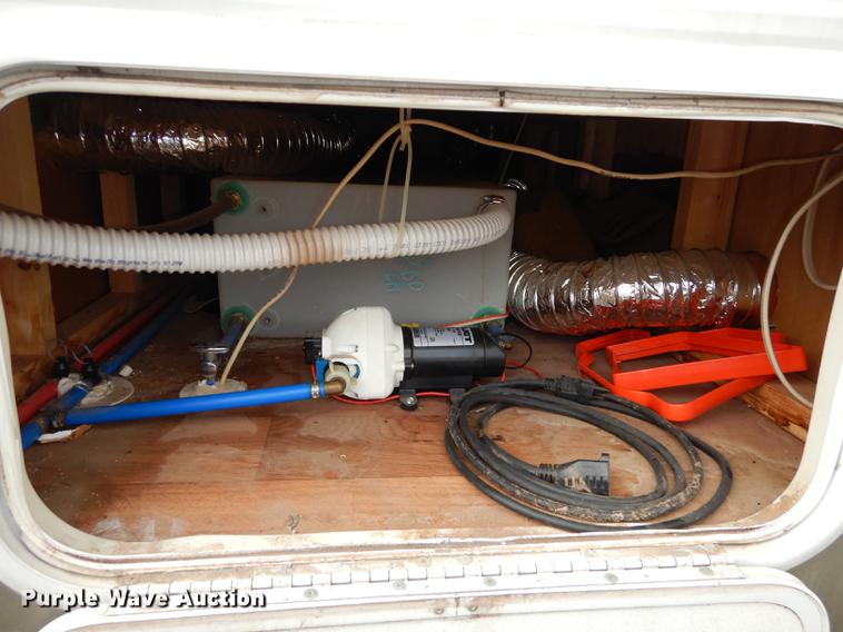 image for item J5632 2009 Luxury FW camper