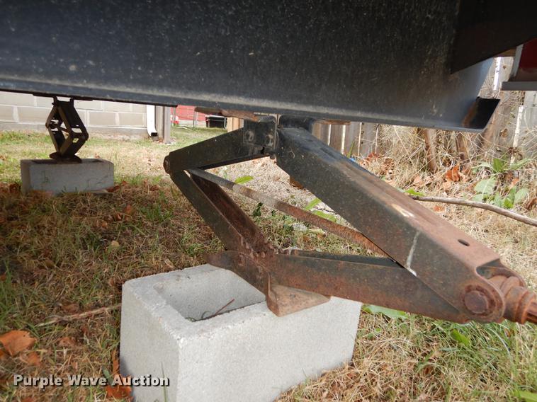 image for item J5632 2009 Luxury FW camper