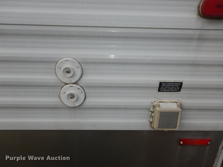 image for item J5632 2009 Luxury FW camper