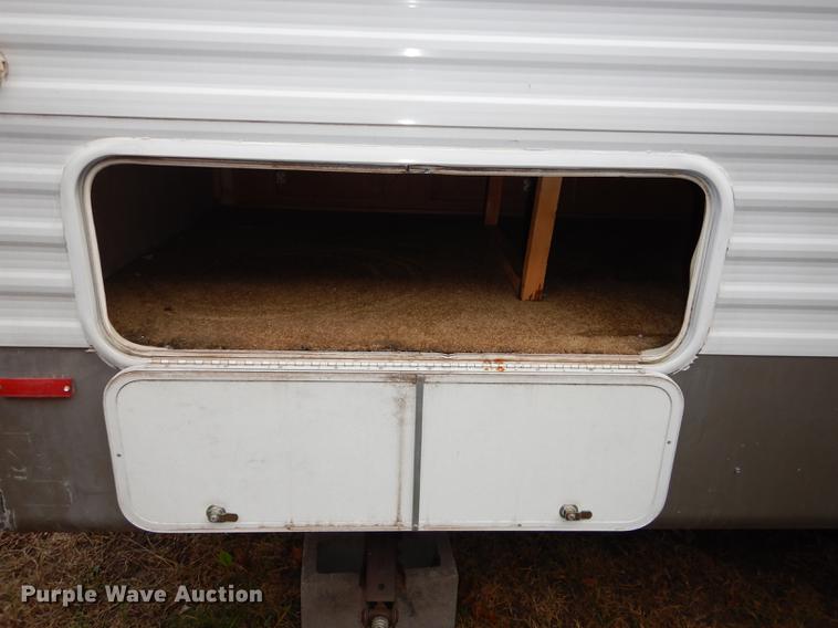 image for item J5632 2009 Luxury FW camper